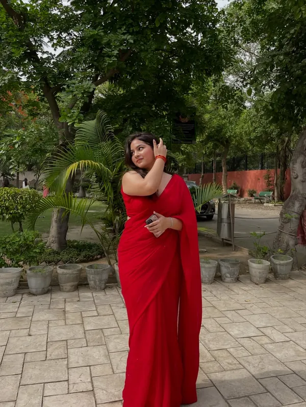 Plain_Dyed_Daily_Wear_Georgette_Saree_With_Unstitched_Blouse_Piece