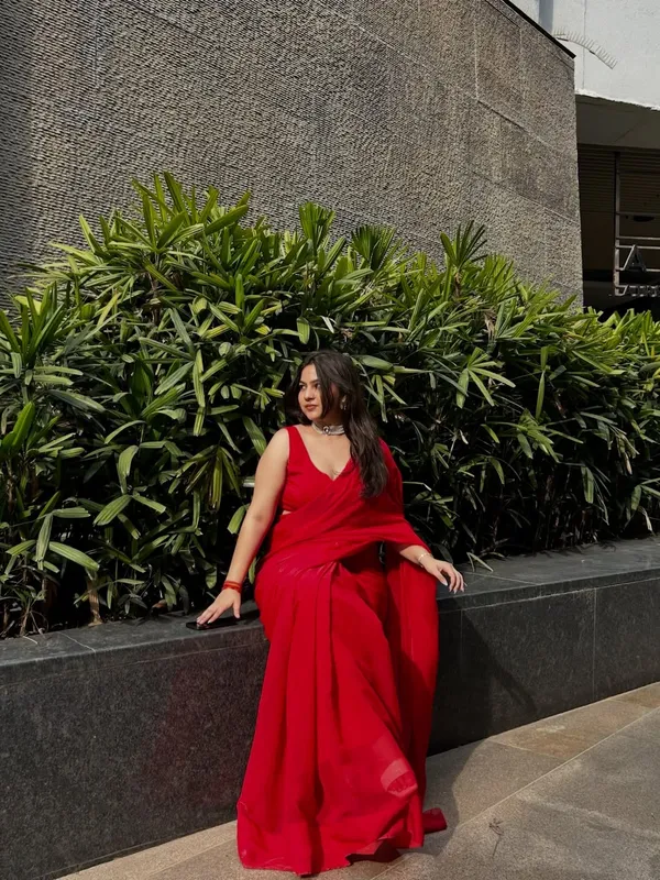 Plain_Dyed_Daily_Wear_Georgette_Saree_With_Unstitched_Blouse_Piece