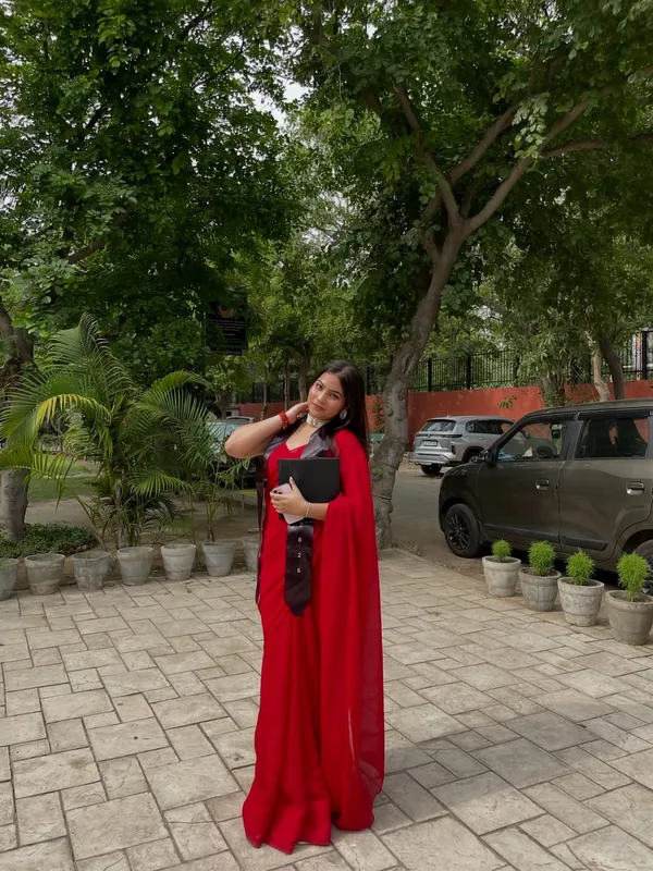 Plain_Dyed_Daily_Wear_Georgette_Saree_With_Unstitched_Blouse_Piece
