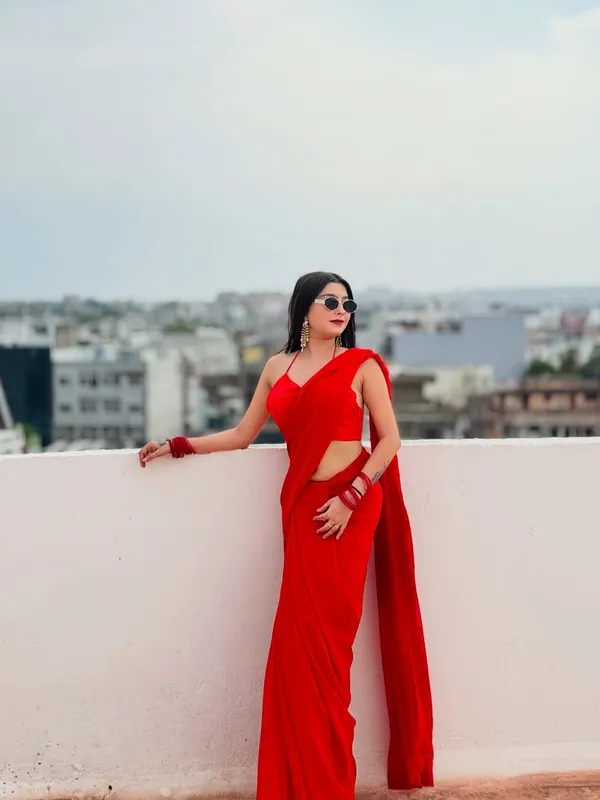 Plain_Dyed_Daily_Wear_Georgette_Saree_With_Unstitched_Blouse_Piece