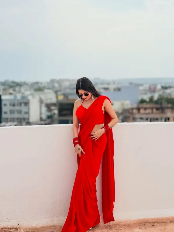 Plain_Dyed_Daily_Wear_Georgette_Saree_With_Unstitched_Blouse_Piece