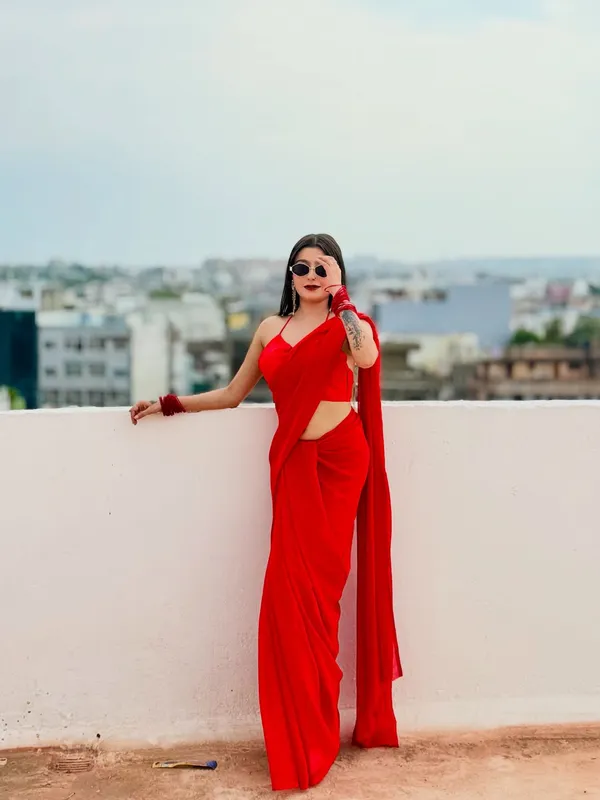 Plain_Dyed_Daily_Wear_Georgette_Saree_With_Unstitched_Blouse_Piece
