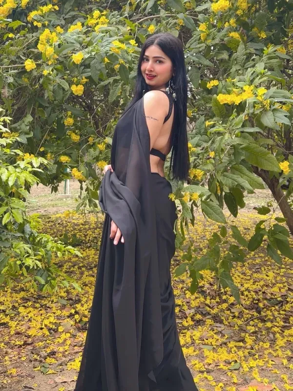 Plain_Dyed_Daily_Wear_Georgette_Saree_With_Unstitched_Blouse_Piece