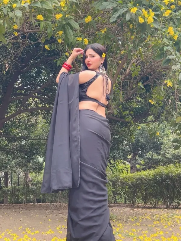 Plain_Dyed_Daily_Wear_Georgette_Saree_With_Unstitched_Blouse_Piece