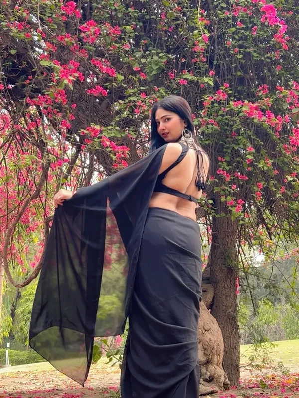 Plain_Dyed_Daily_Wear_Georgette_Saree_With_Unstitched_Blouse_Piece