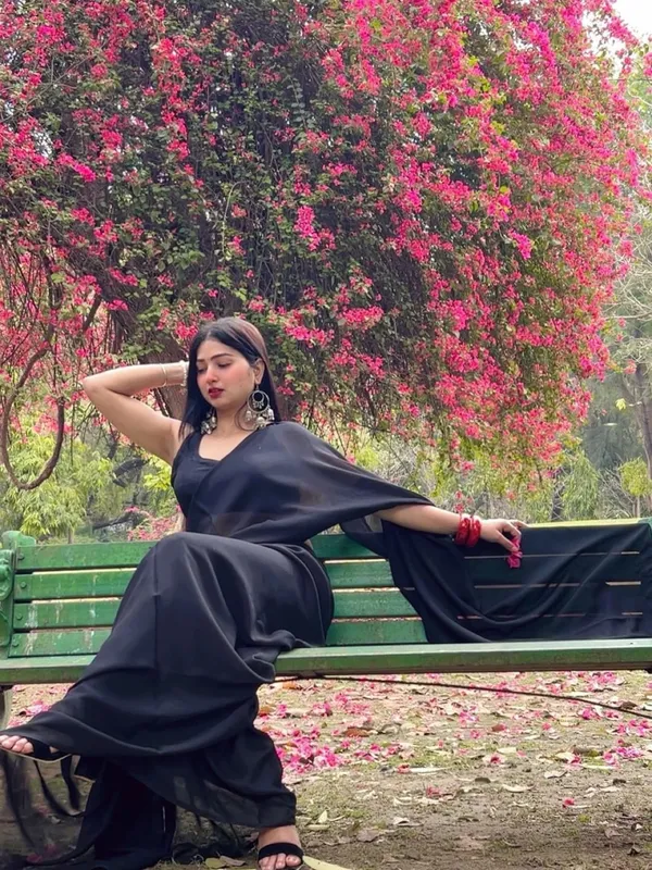 Plain_Dyed_Daily_Wear_Georgette_Saree_With_Unstitched_Blouse_Piece
