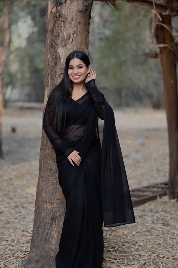 Elegant_Solid_Chiffon_Plain_Dyed_Saree_With_Unstitched_Blouse_Piece