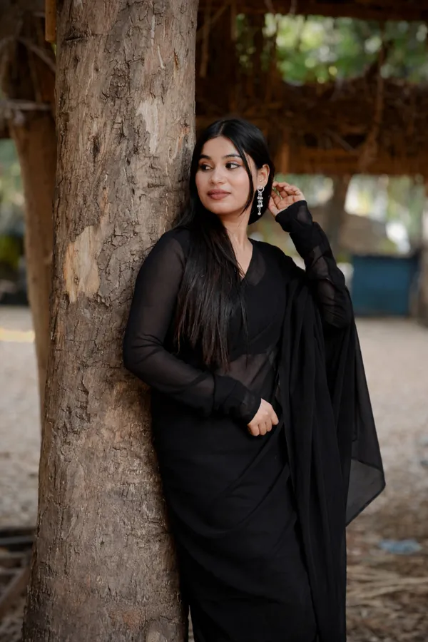 Elegant_Solid_Chiffon_Plain_Dyed_Saree_With_Unstitched_Blouse_Piece