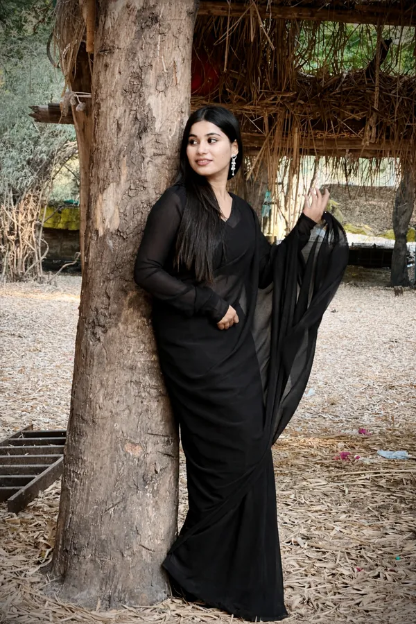 Elegant_Solid_Chiffon_Plain_Dyed_Saree_With_Unstitched_Blouse_Piece