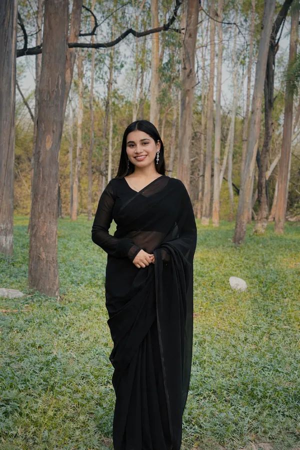 Plain_Dyed_Daily_Wear_Georgette_Saree_With_Unstitched_Blouse_Piece