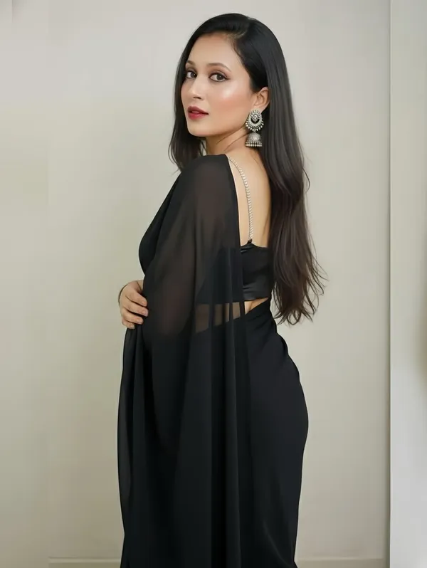 Elegant_Solid_Chiffon_Plain_Dyed_Saree_With_Unstitched_Blouse_Piece