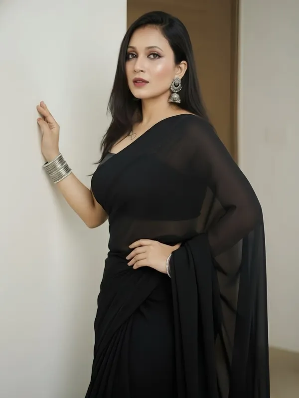 Elegant_Solid_Chiffon_Plain_Dyed_Saree_With_Unstitched_Blouse_Piece