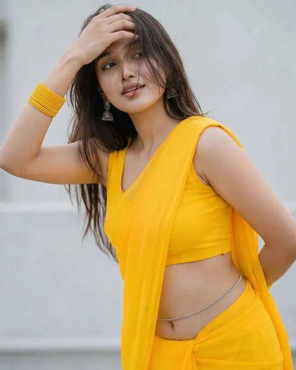 Plain_Dyed_Daily_Wear_Georgette_Saree_With_Unstitched_Blouse_Piece