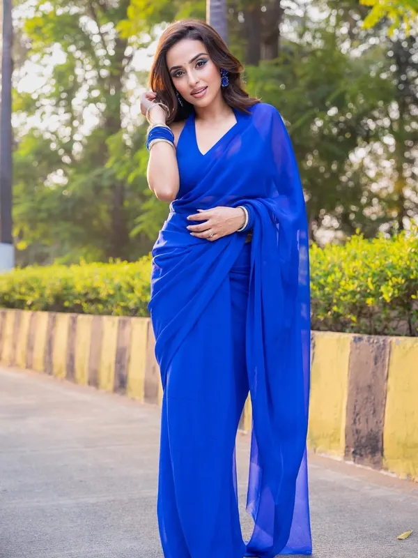 Plain_Dyed_Daily_Wear_Georgette_Saree_With_Unstitched_Blouse_Piece