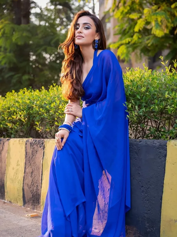 Plain_Dyed_Daily_Wear_Georgette_Saree_With_Unstitched_Blouse_Piece