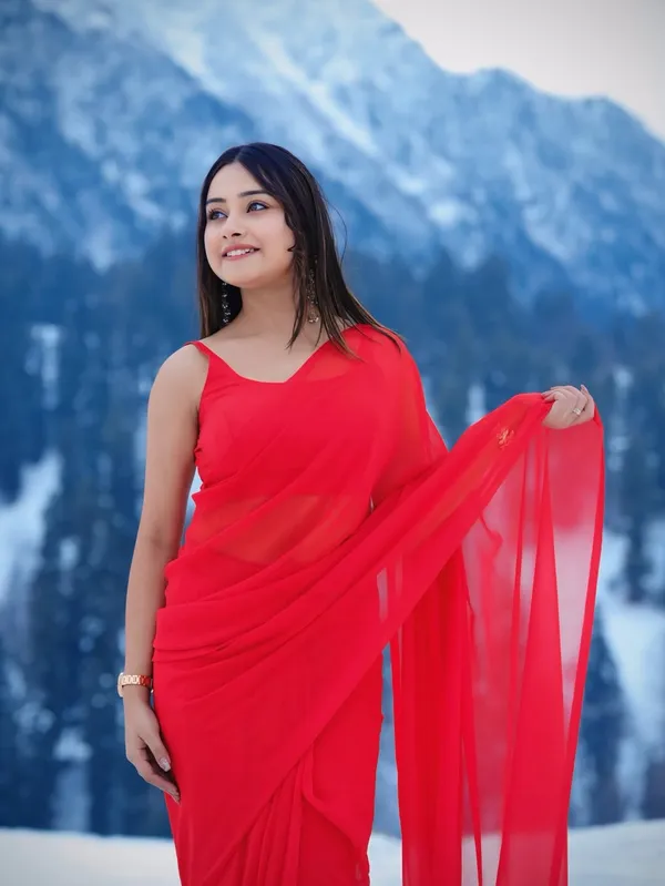 Plain_Dyed_Daily_Wear_Georgette_Saree_With_Unstitched_Blouse_Piece