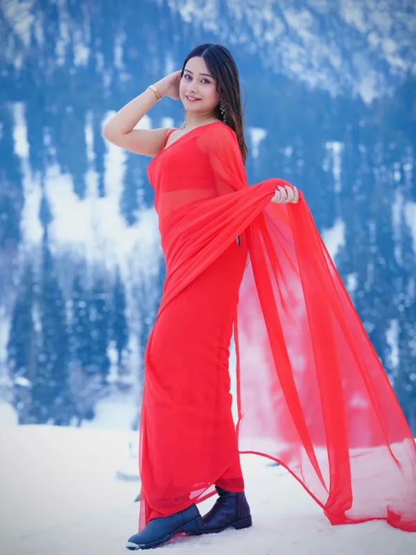 Plain_Dyed_Daily_Wear_Georgette_Saree_With_Unstitched_Blouse_Piece
