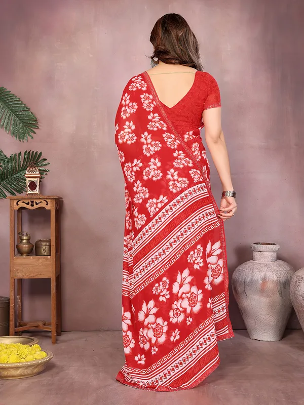Paisley,_Floral_Print_Daily_Wear_Georgette_Saree��(Red)