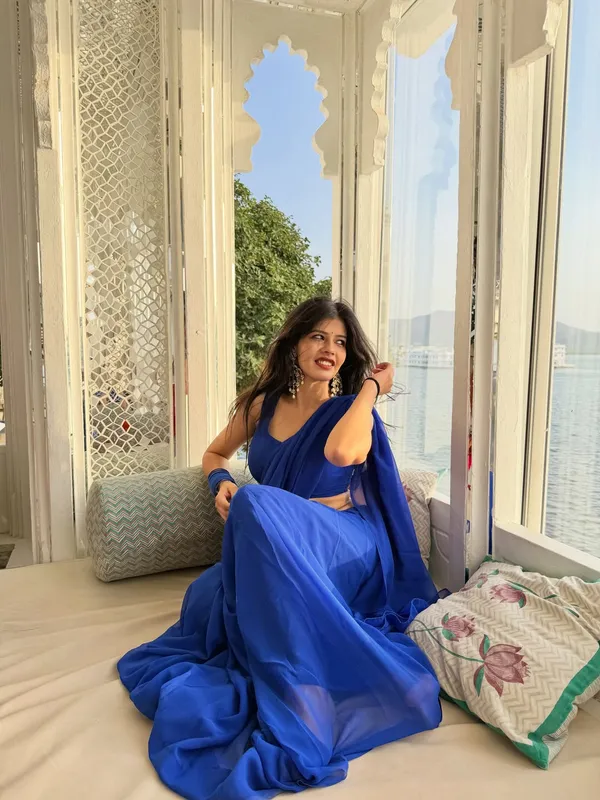 Plain_Dyed_Daily_Wear_Georgette_Saree_With_Unstitched_Blouse_Piece