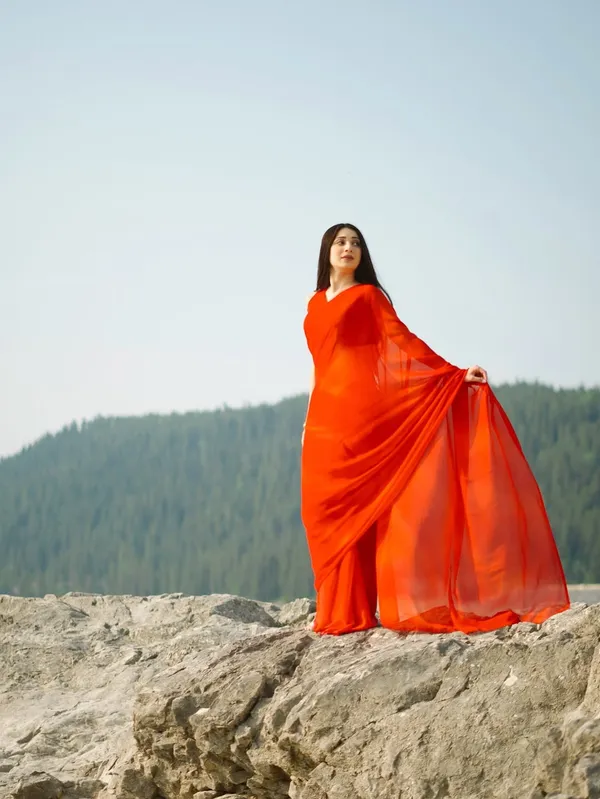 Plain_Dyed_Daily_Wear_Georgette_Saree_With_Unstitched_Blouse_Piece