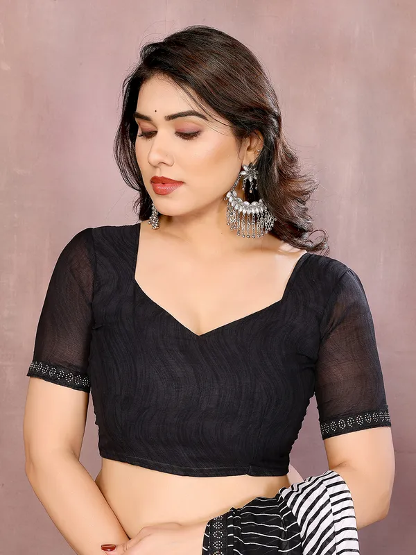 Paisley,_Striped,_Floral_Print_Daily_Wear_Georgette_Saree��(Black)