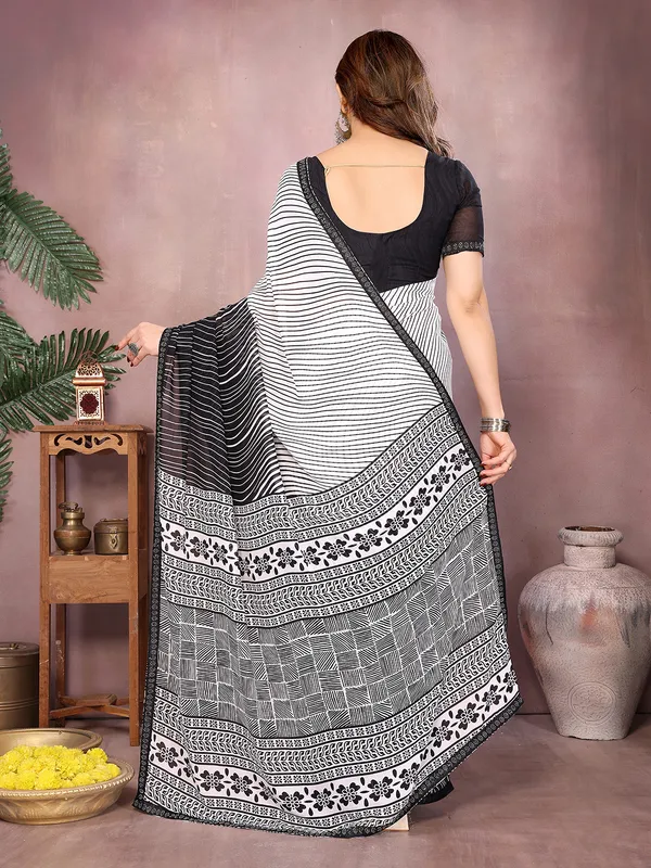 Paisley,_Striped,_Floral_Print_Daily_Wear_Georgette_Saree��(Black)