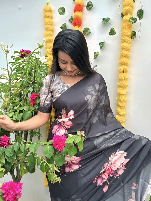 Silk_Blend_Printed_Saree_With_Unstitched_Blouse_Piece