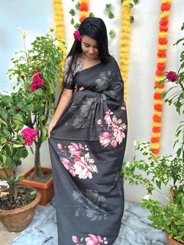 Silk_Blend_Printed_Saree_With_Unstitched_Blouse_Piece