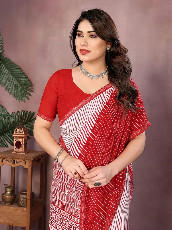 Paisley,_Striped,_Floral_Print_Daily_Wear_Georgette_Saree��(Red)