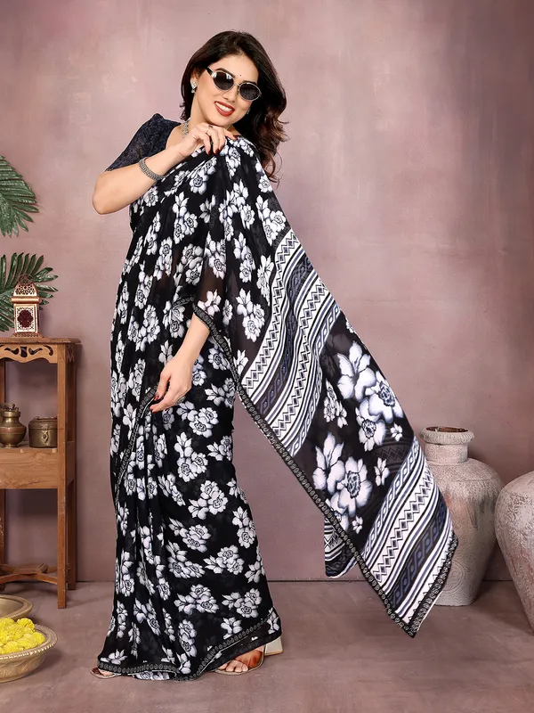 Paisley,_Floral_Print_Daily_Wear_Georgette_Saree��(Black)