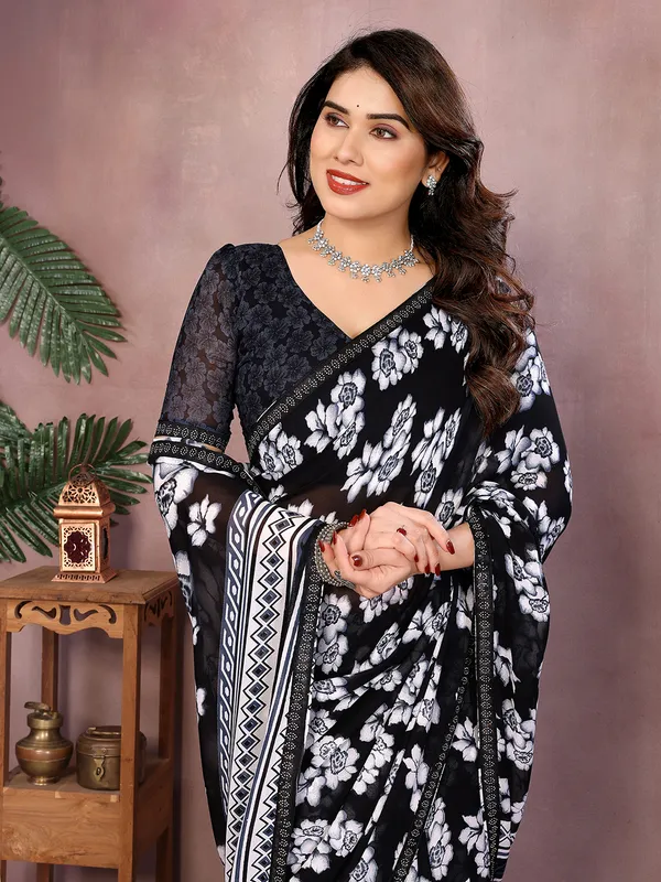 Paisley,_Floral_Print_Daily_Wear_Georgette_Saree��(Black)