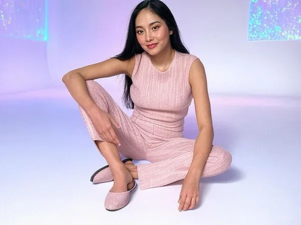 Eloura_Pink_Elegance_with_a_Gentle_Glow_for_Women