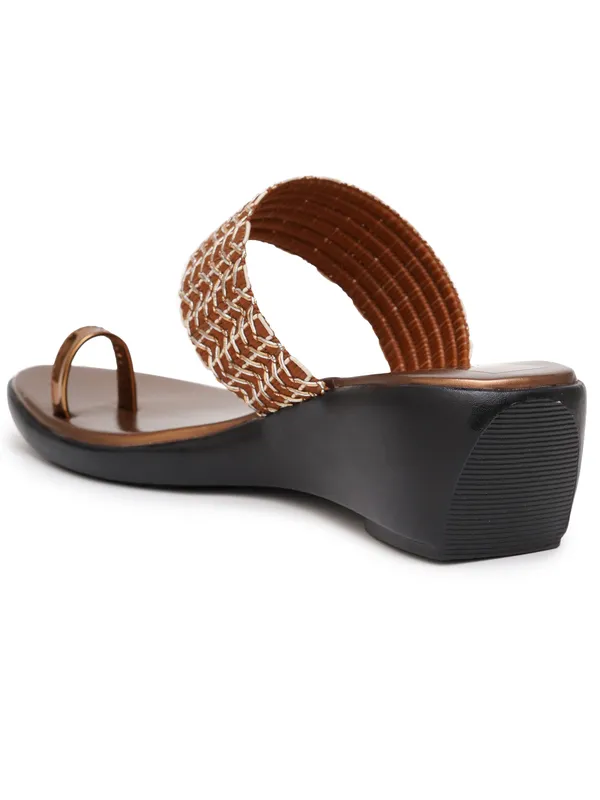 Stylish_Embellished_Ethnic_Angutha_Wedge_Heels_(Antique)