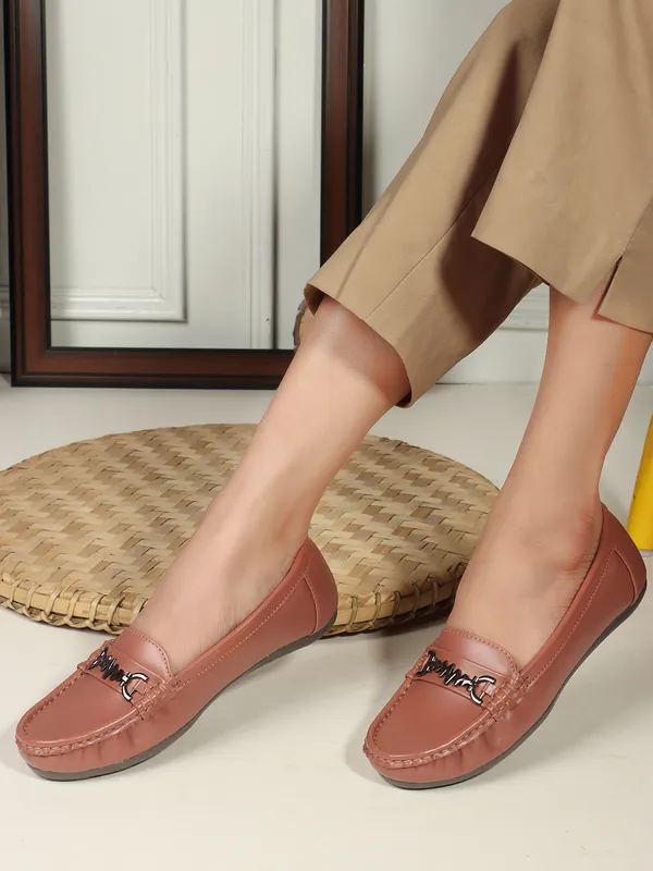 Soft_Casual_Buckle_Loafers_(Peach)