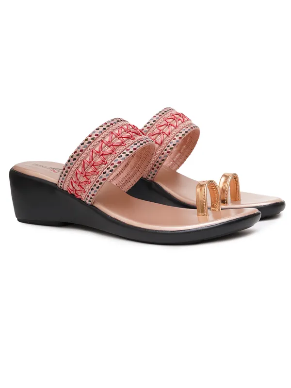 Embellished_Ethnic_Angutha_Wedge_Heels_(Rgold)