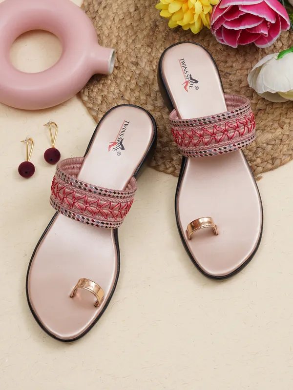 Embellished_Ethnic_Angutha_Wedge_Heels_(Rgold)
