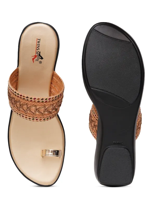 Embellished_Ethnic_Angutha_Wedge_Heels_(Gold)