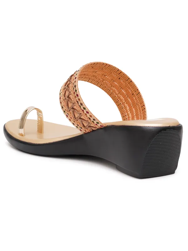 Embellished_Ethnic_Angutha_Wedge_Heels_(Gold)