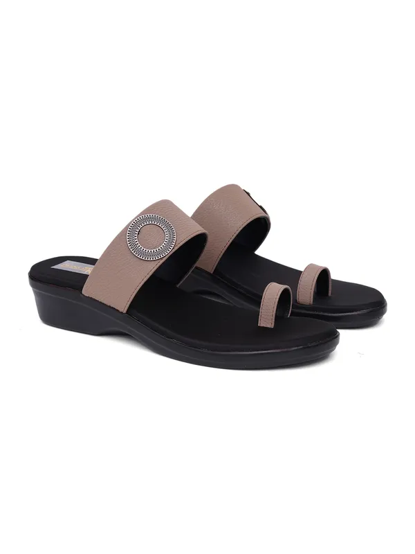 Angutha_Strap_Casual_Wedge_Slippers_(Brown)