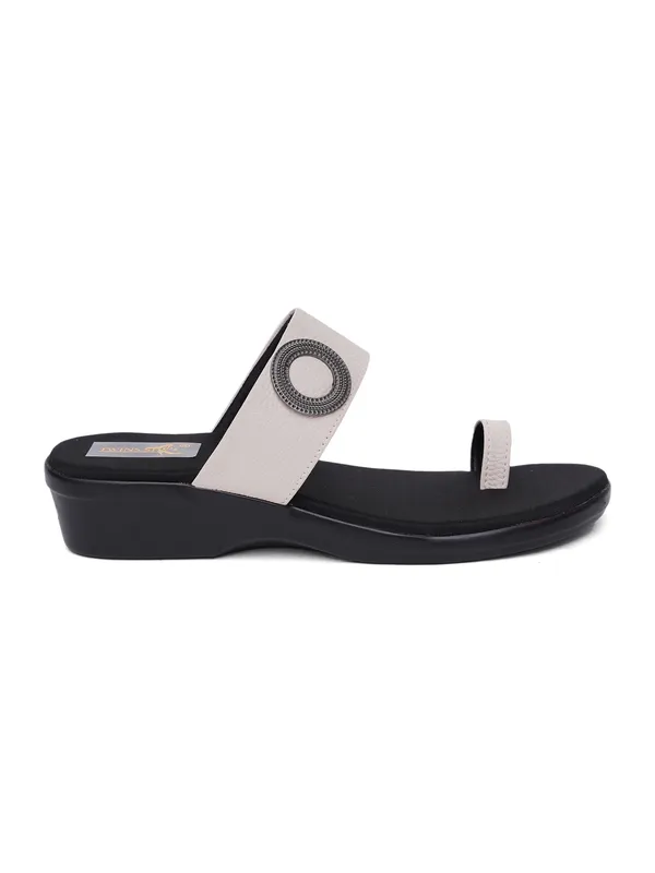 Angutha_Strap_Casual_Wedge_Slippers_(Cream)