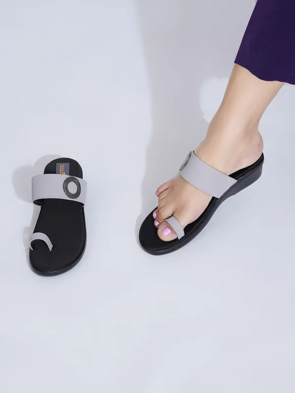 Angutha_Strap_Casual_Wedge_Slippers_(Grey)