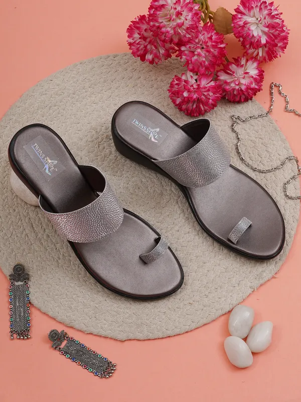Printed_Strap_Angutha_Wedge_Heels_(Grey)