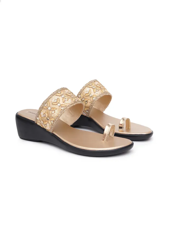 Embellished_Ethnic_Wedge_Heels_(Gold)