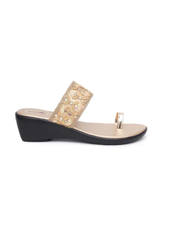 Embellished_Ethnic_Wedge_Heels_(Gold)