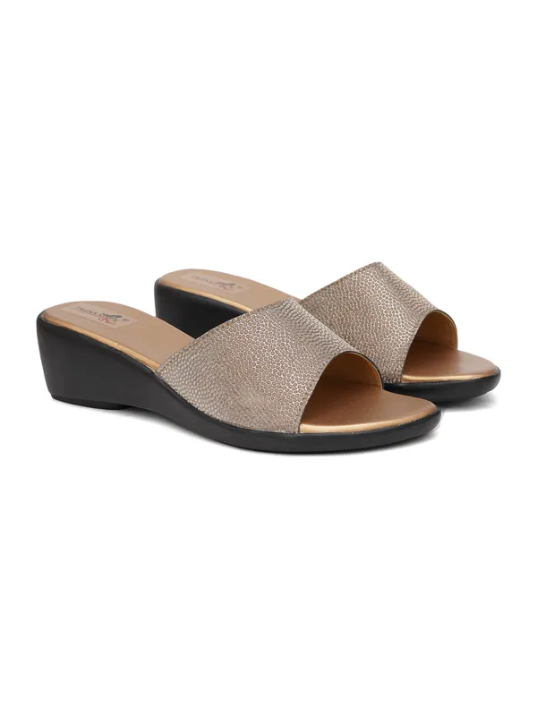 Shining_Strap_Wedge_Heels_(Antique)