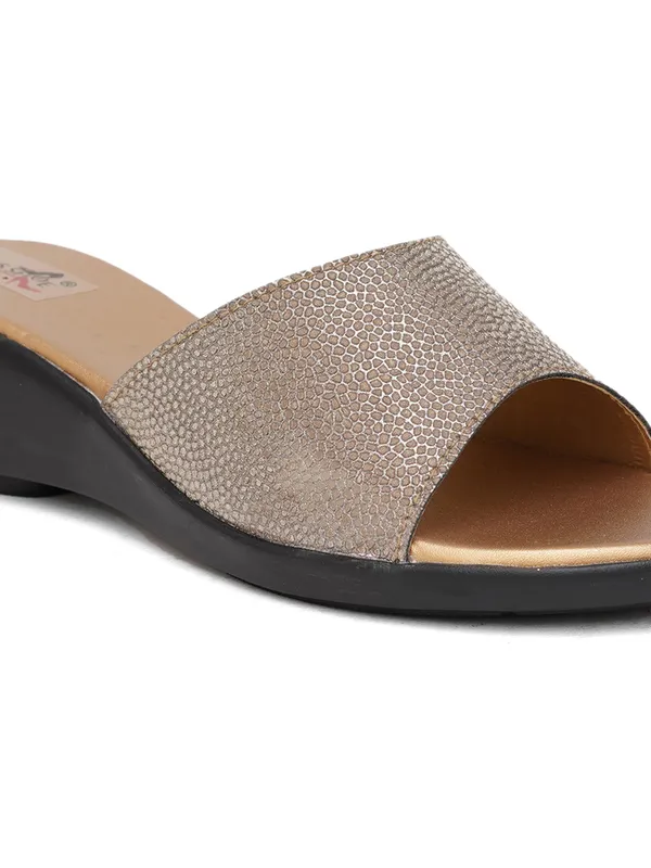 Shining_Strap_Wedge_Heels_(Antique)