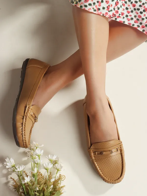 Casual_Dailywear_Soft_Buckle_Loafers_(Beige)