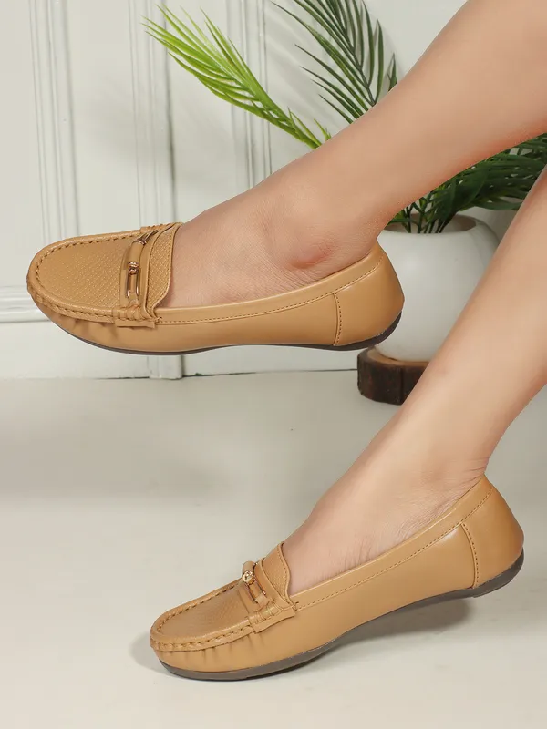 Casual_Dailywear_Soft_Buckle_Loafers_(Beige)