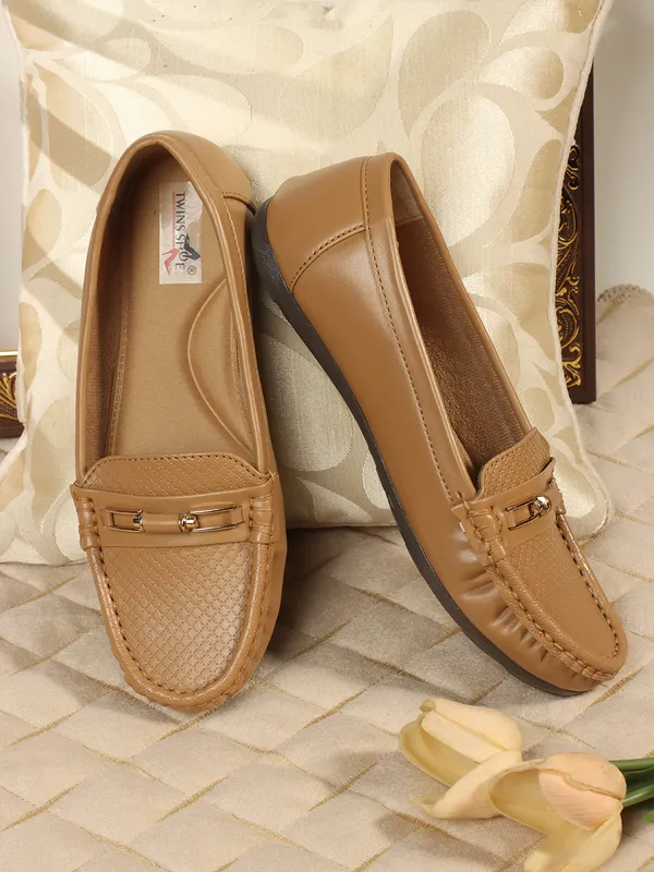 Casual_Dailywear_Soft_Buckle_Loafers_(Beige)