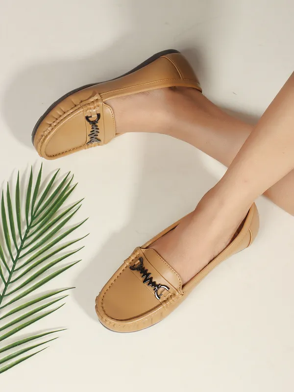Soft_Casual_Buckle_Loafers_(Beige)